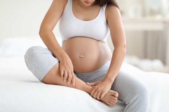 Maini umflate in sarcina – cauze si solutii